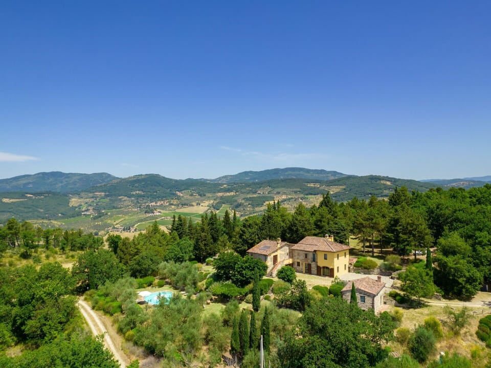 Sky, Plant, Mountain, Plant Community, Ecoregion, Azure, Tree, Natural Landscape, Building, Land Lot