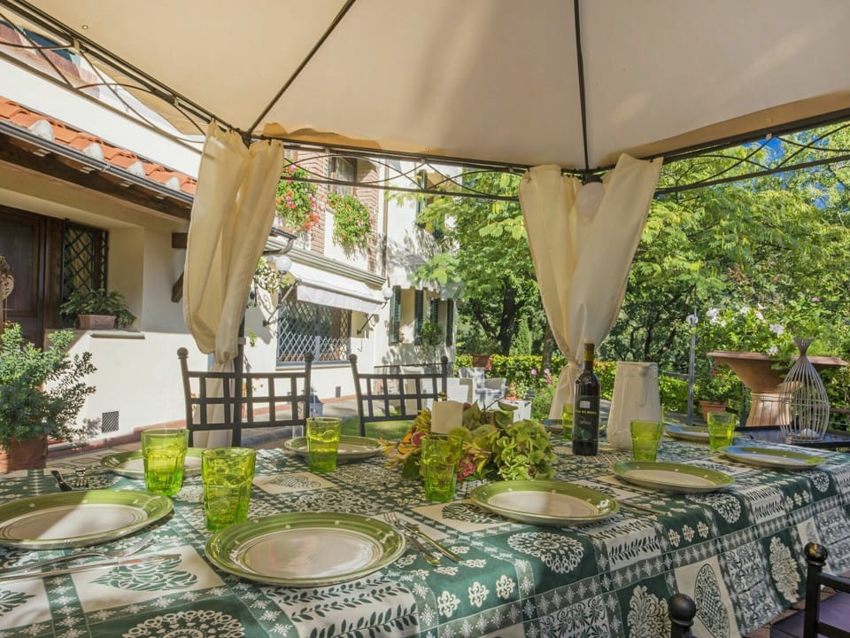 Plant, Table, Tableware, Property, Furniture, Botany, Decoration, Dishware, Tablecloth, Chair