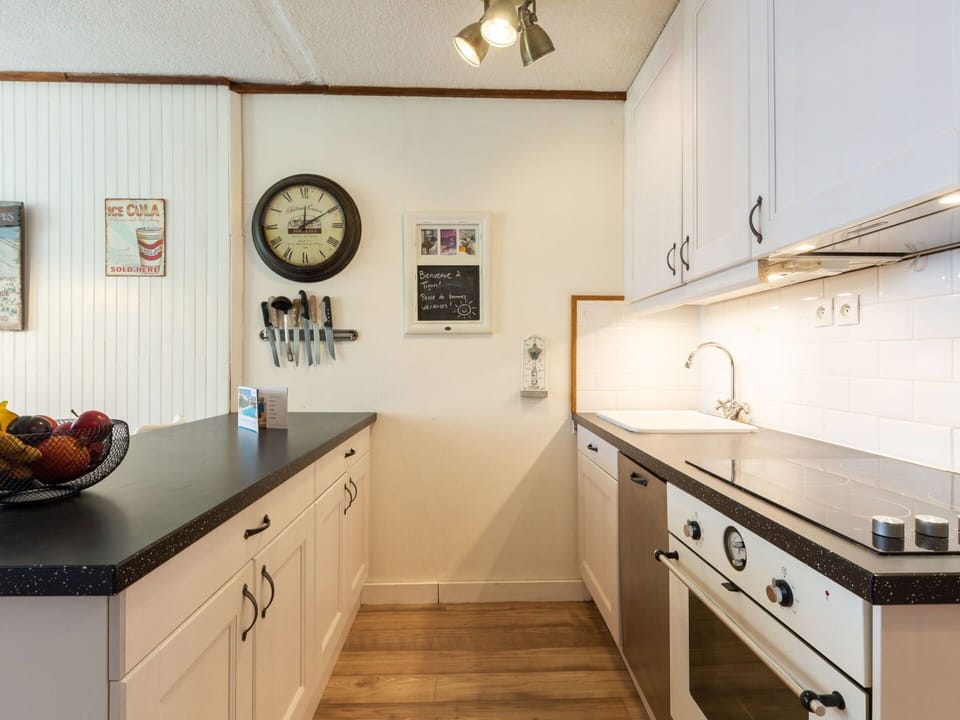 Cabinetry, Furniture, White, Countertop, Drawer, Wood, Building, Interior Design, Kitchen, Yellow