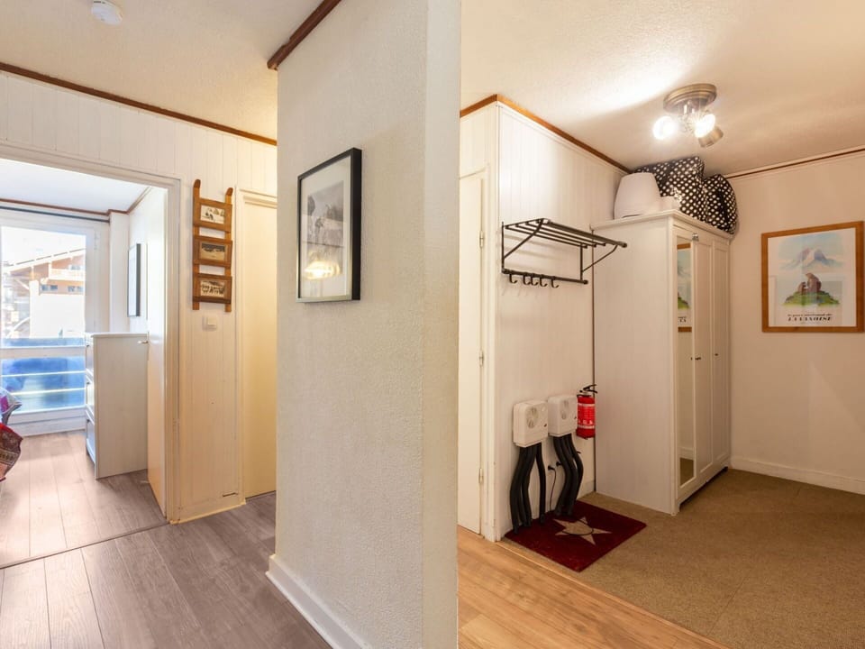 Picture Frame, Property, Wood, Hall, Flooring, Floor, Building, Art, Hardwood, Laminate Flooring