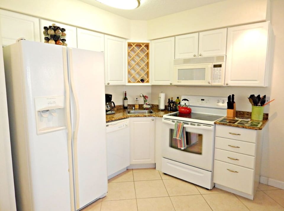 Fully Stocked Kitchen