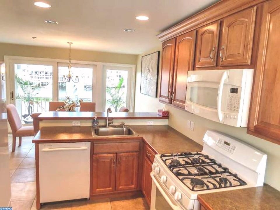 Fully equiped kitchen with a fantastic view