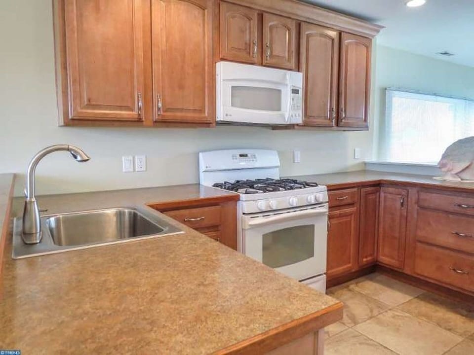 Fully equiped kitchen with a fantastic view.
All kitchen appliances , big/ small