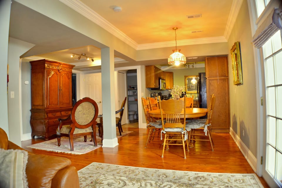 1st Floor dining area