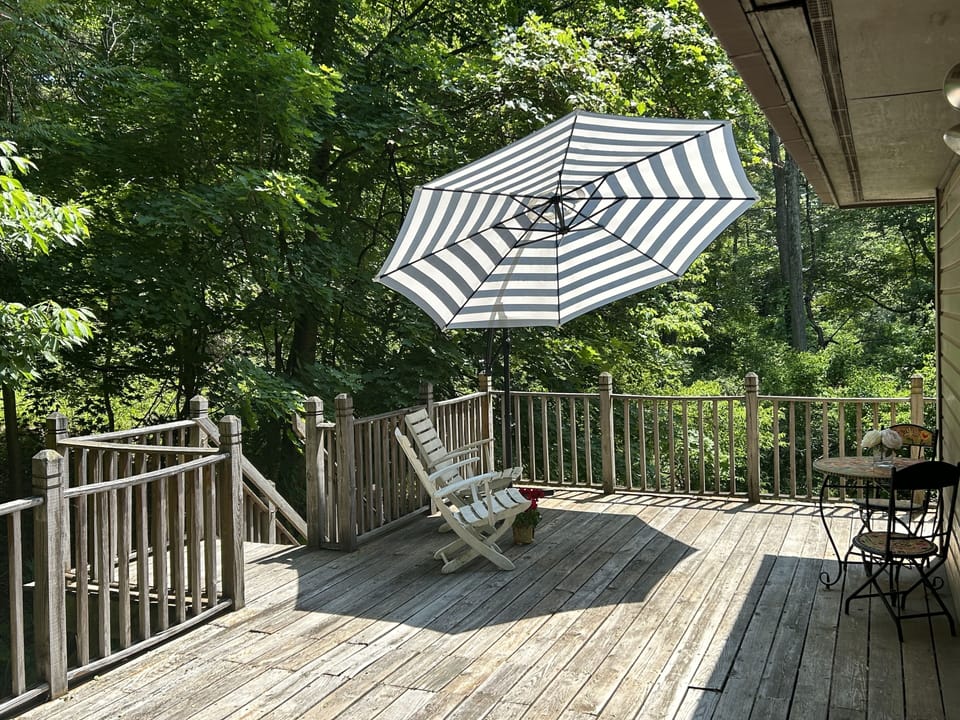 Sun umbrella with chairs