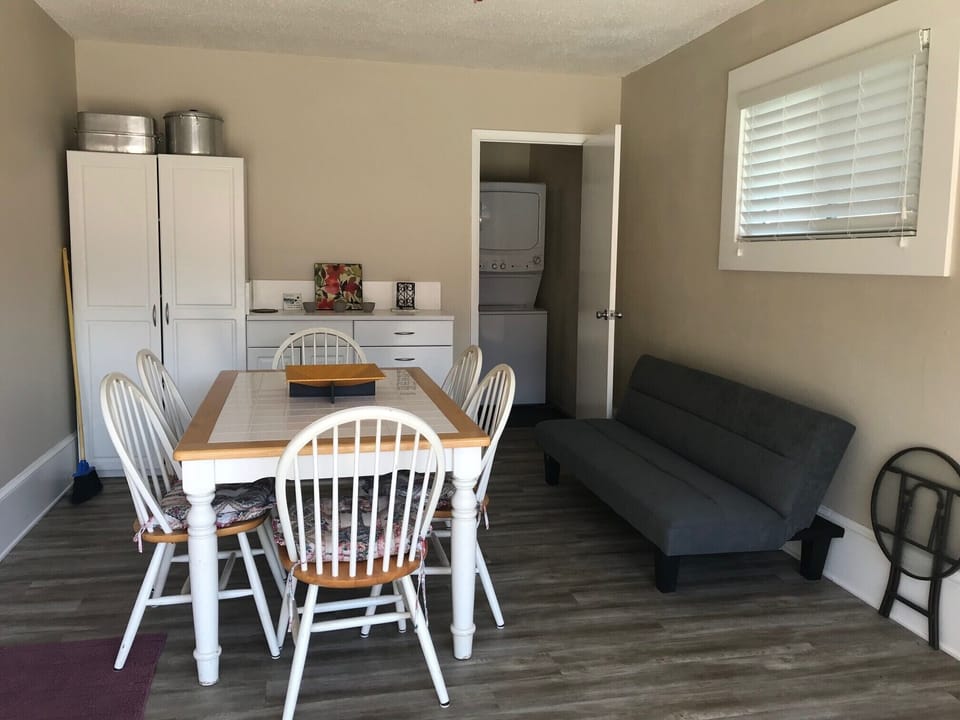 Bonus Room in Garage/Laundry Room with washer and dryer