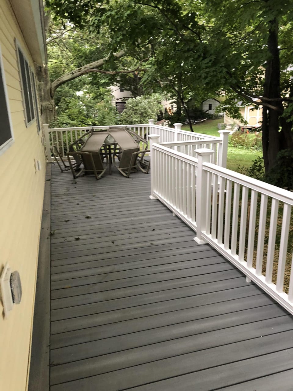 Outdoor deck/dining area