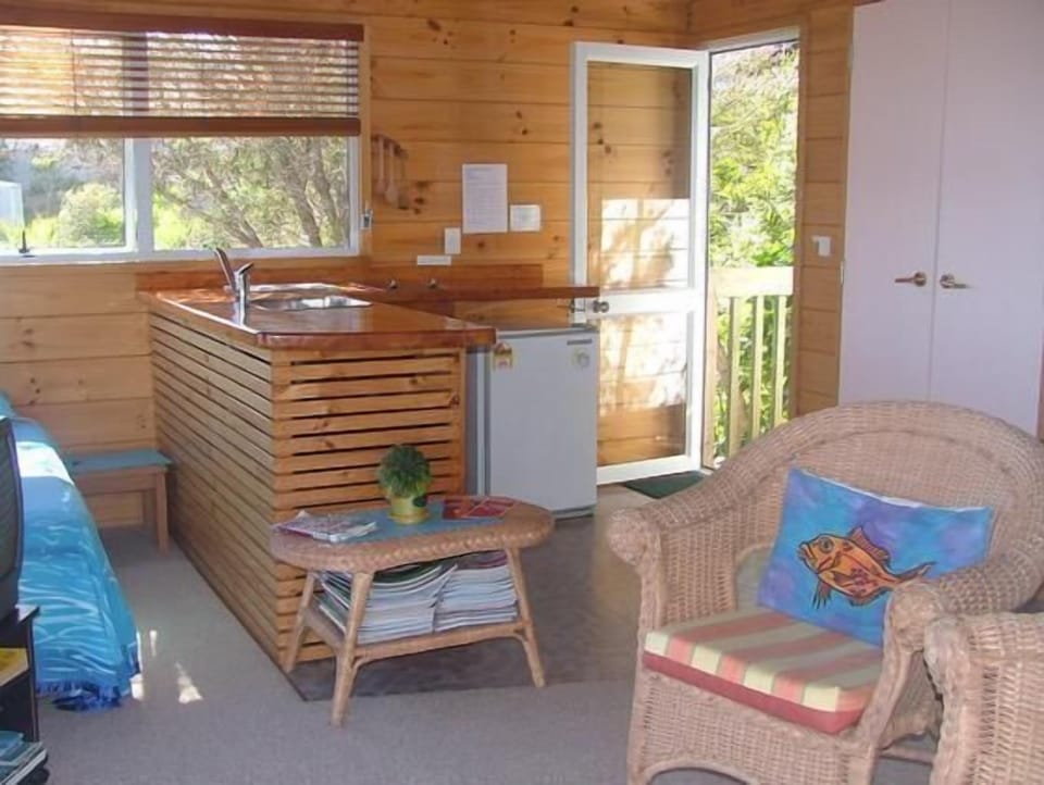 Looking to entrance way