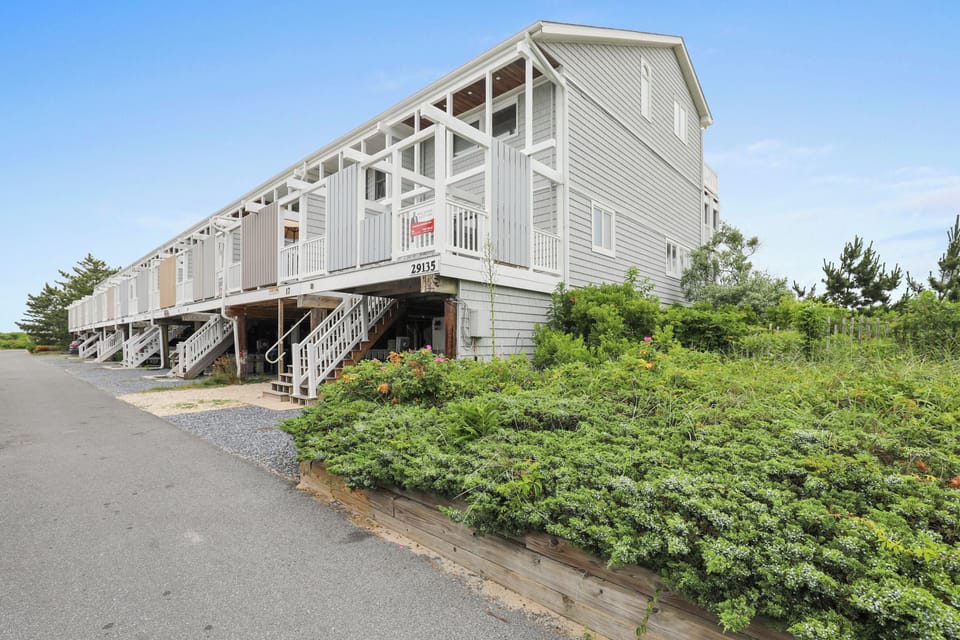 Exterior,Front Elevation,