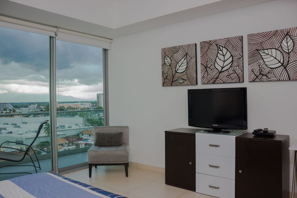 principal bedroom with LCD