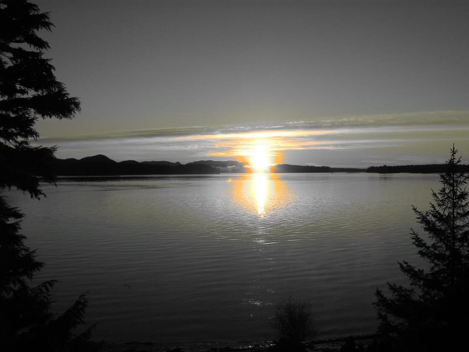 Tofino Water Front Home  Hot Tub, Beach, Private Float House in Tofino