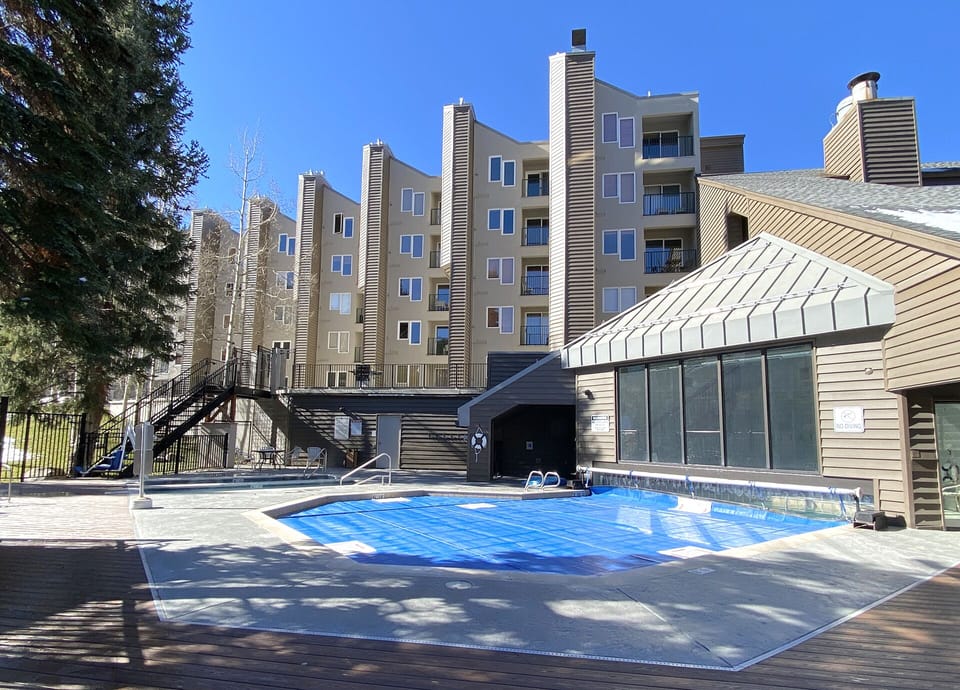 Swimming pool, hot tubs