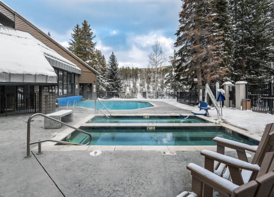 Swimming pool, hot tubs