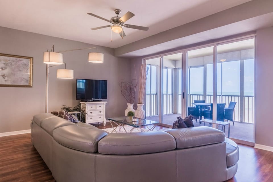 Living room area, fantastic for entertaining or a lovely night 