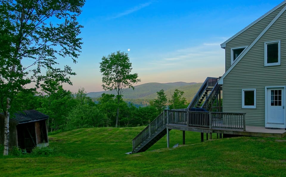 Magnificent Views Overlooking the Mountains and Lake