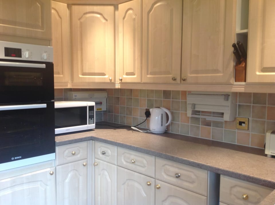 Full kitchen