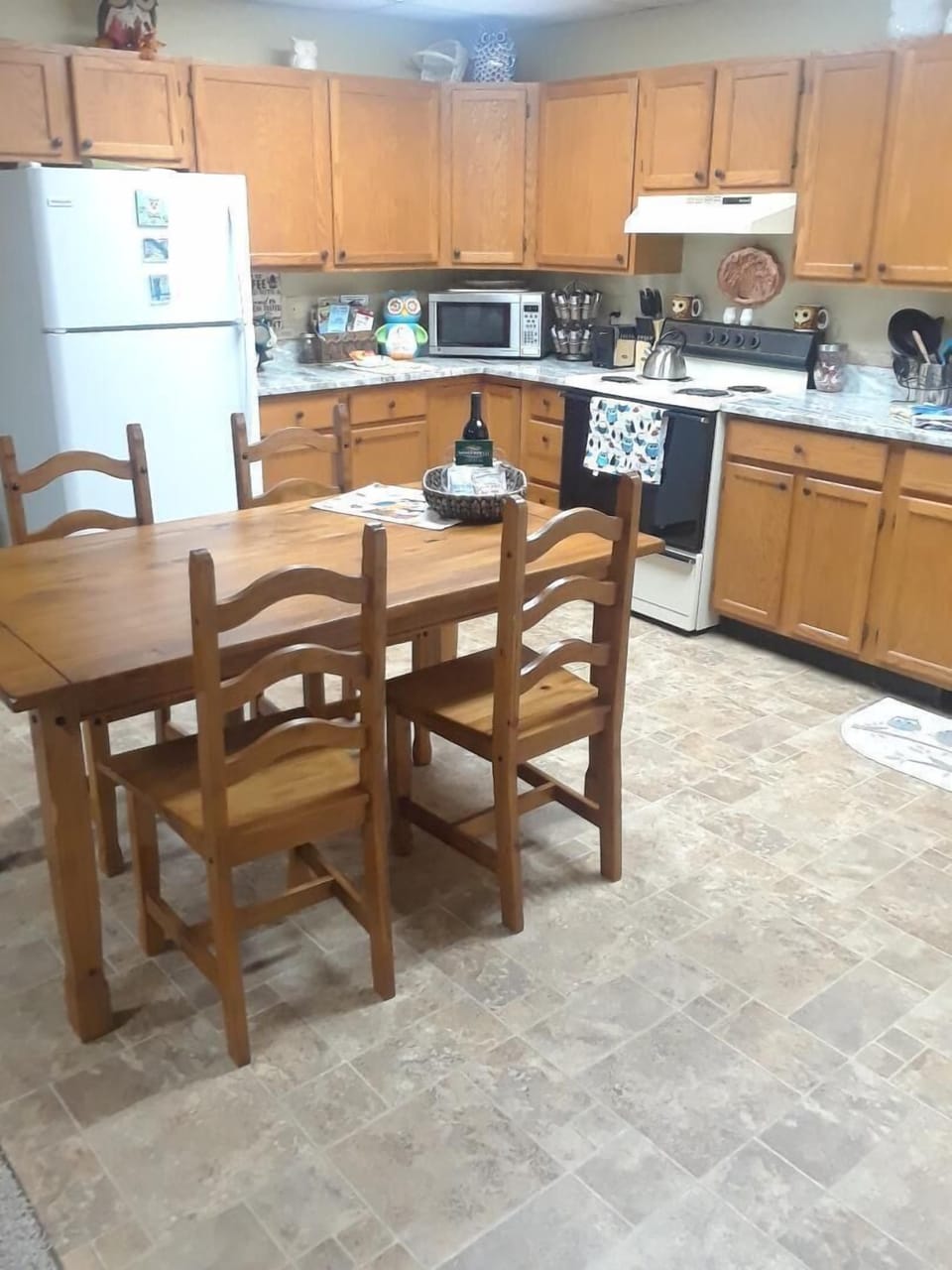 fully equipped kitchen and granite countertops