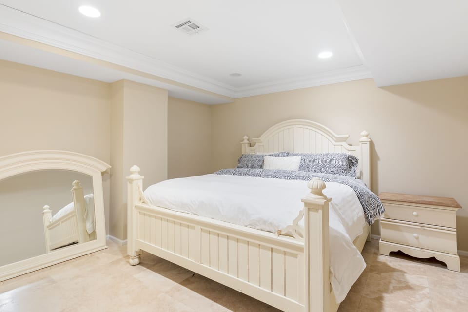 Bedroom #6- King Bed