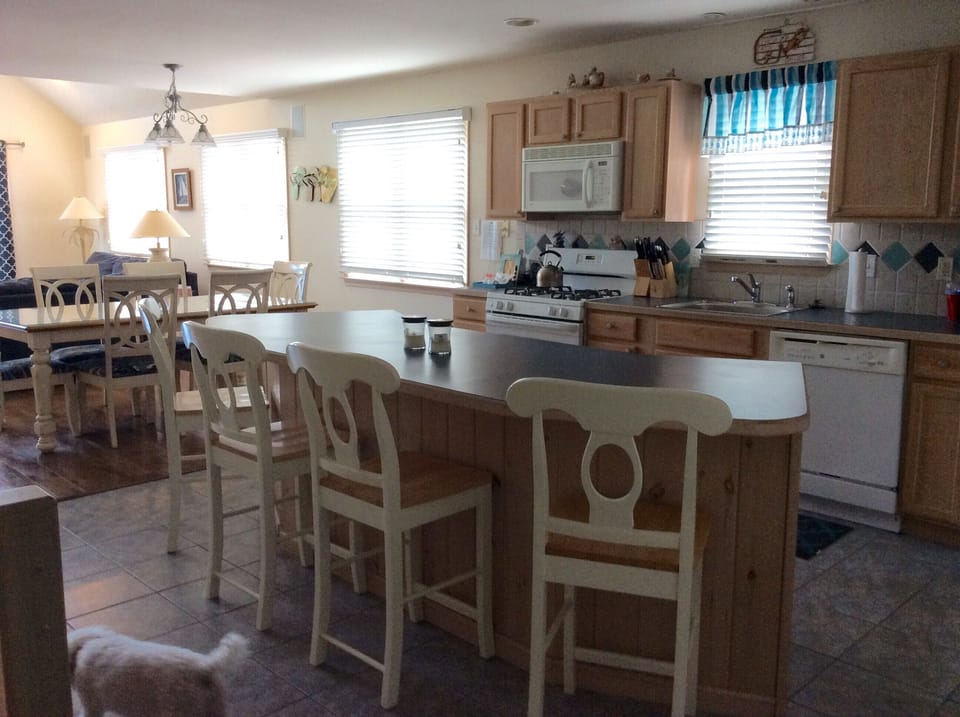 Extra large island plus 4 bar stools.