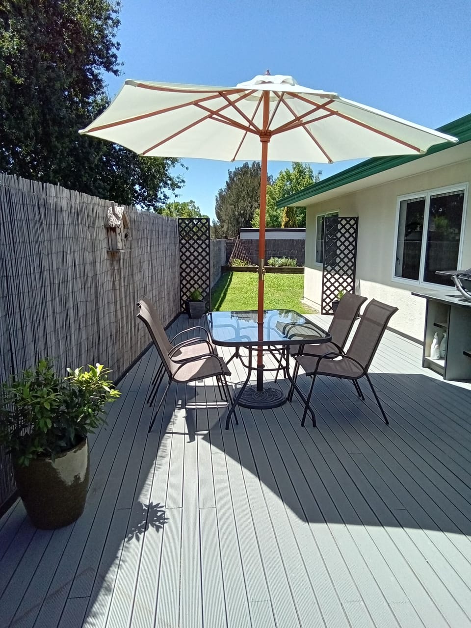 Outdoor dining