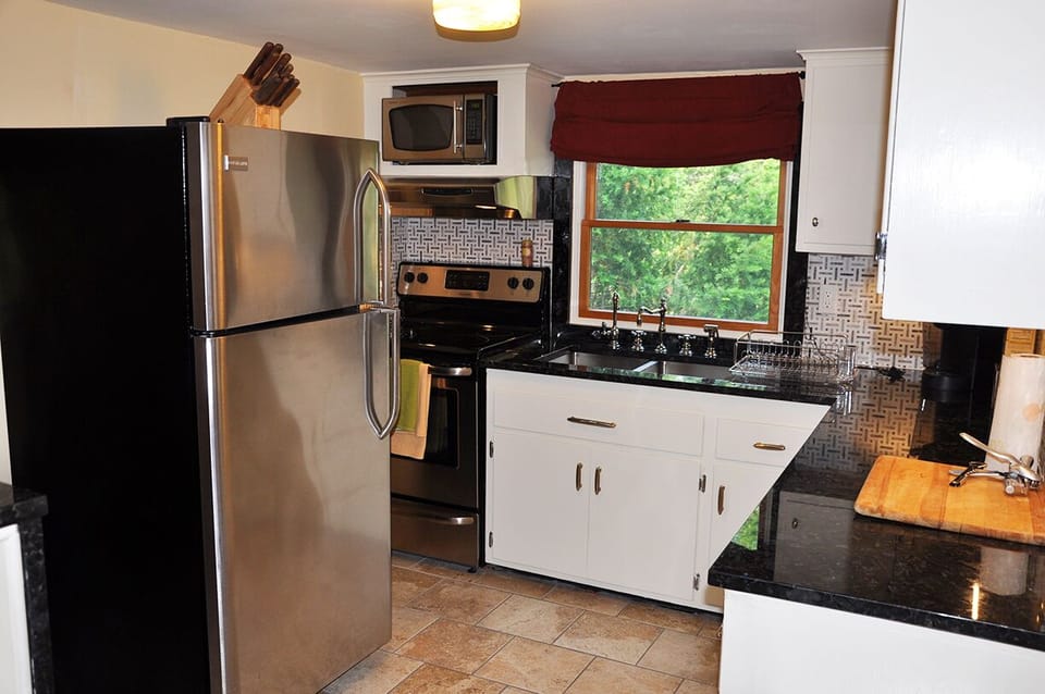 Dormer Kitchen, stainless double sink, Adirondack Granite countertops