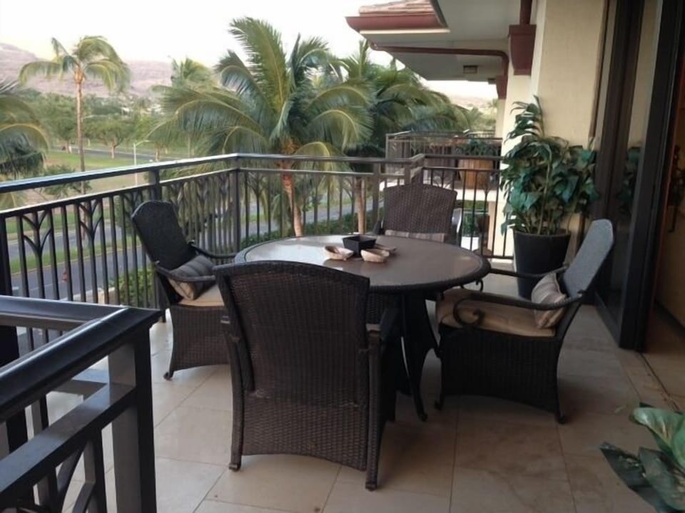 Mountain golf views in lanai of 3-bedroom villa