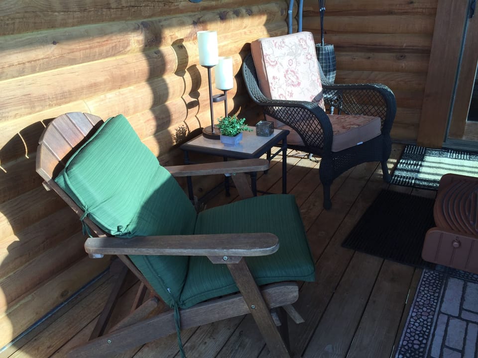 sitting area around hot tub