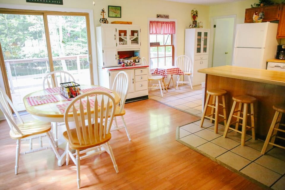 Kitchen on main floor/table sits 6 plus 4 stool chairs