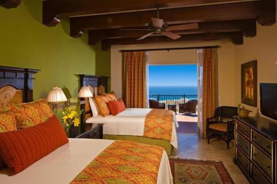 Master Suite 3 with double queen bed