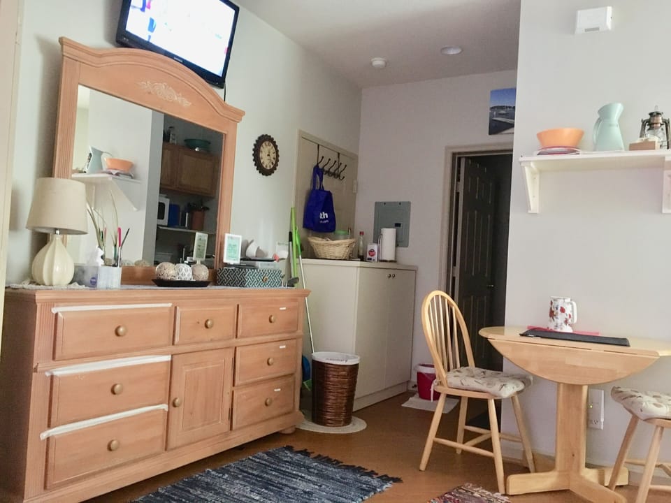 Kitchen/Dining Area