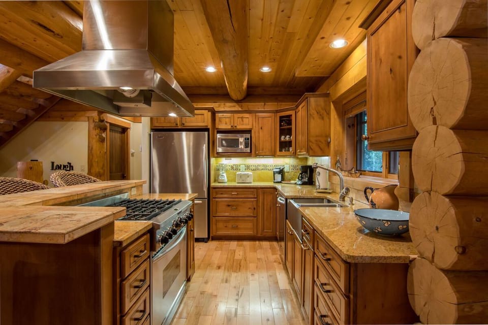 Exquisite kitchen with lots of cooking space