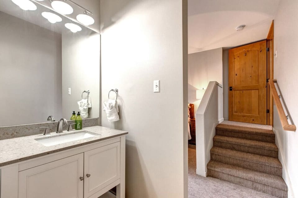 King bedroom bathroom-tub and shower combo
