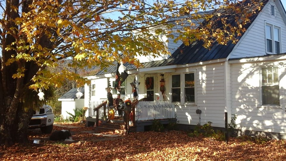 Country Cottage Retreat 5193 Limestone Hill Road, Waiteville West Virginia 