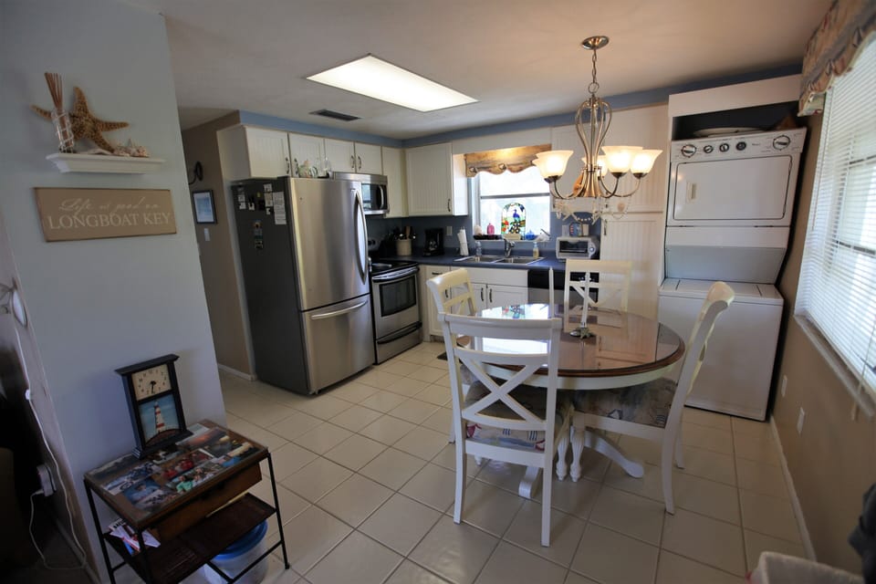 Kitchan has cherry wood expandable table, stainless appliances and washer/dryer 