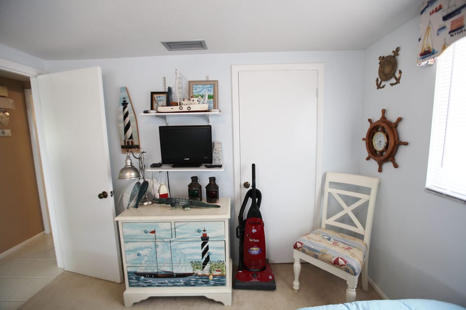 Guest bedroom has tv and 2 dresser drawers
