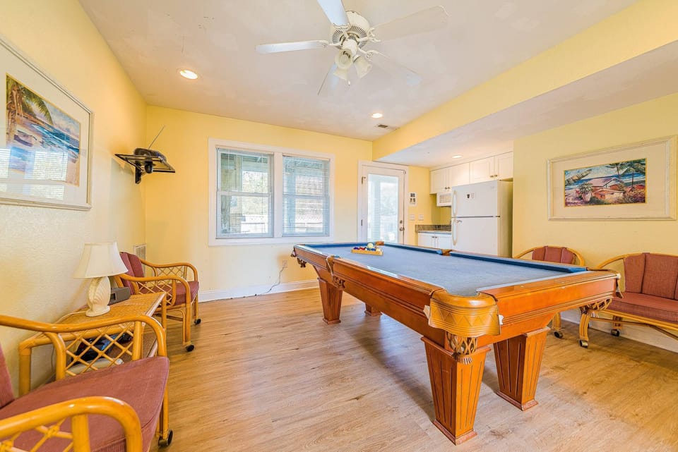 Rec Room with Pool Table