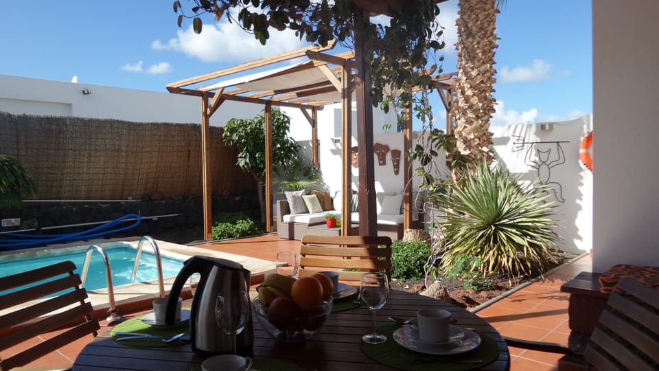 Breakfast at the pool area