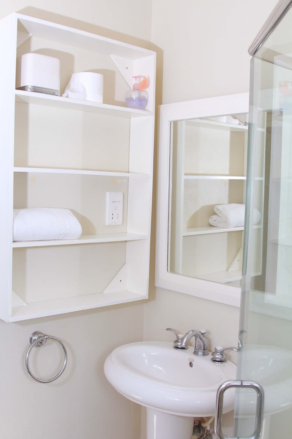 Guest bathroom.