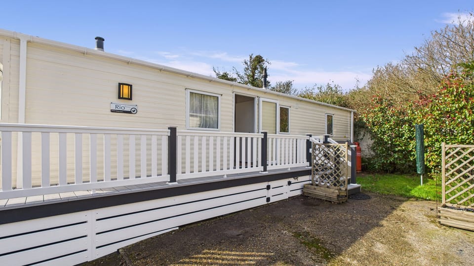 Parking and garden area with washing line.