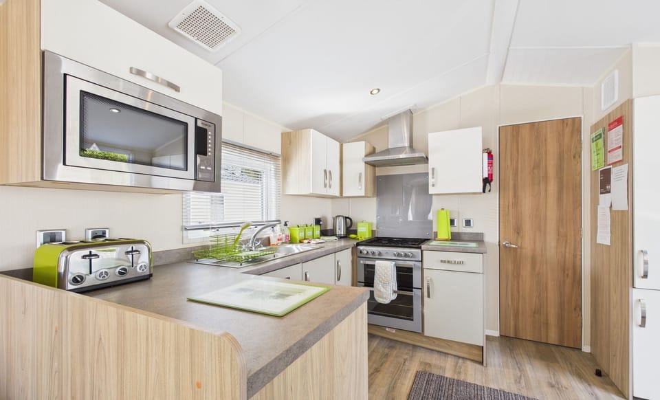 Open Plan Kitchen Open-plan living area with fully equipped kitchen