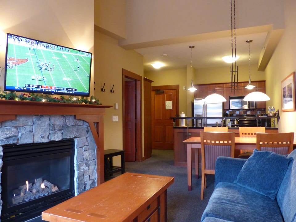 Living room with LED HDTV, Chromecast and Blu-Ray DVD.
