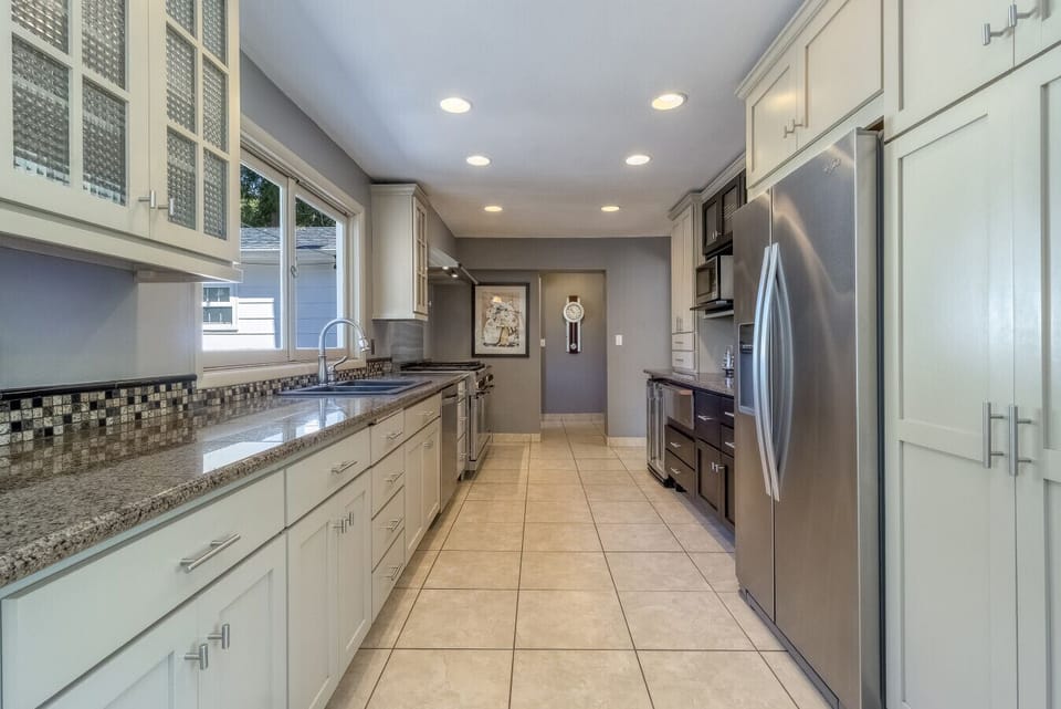 Spacious kitchen with modern finishes and everyday essentials.