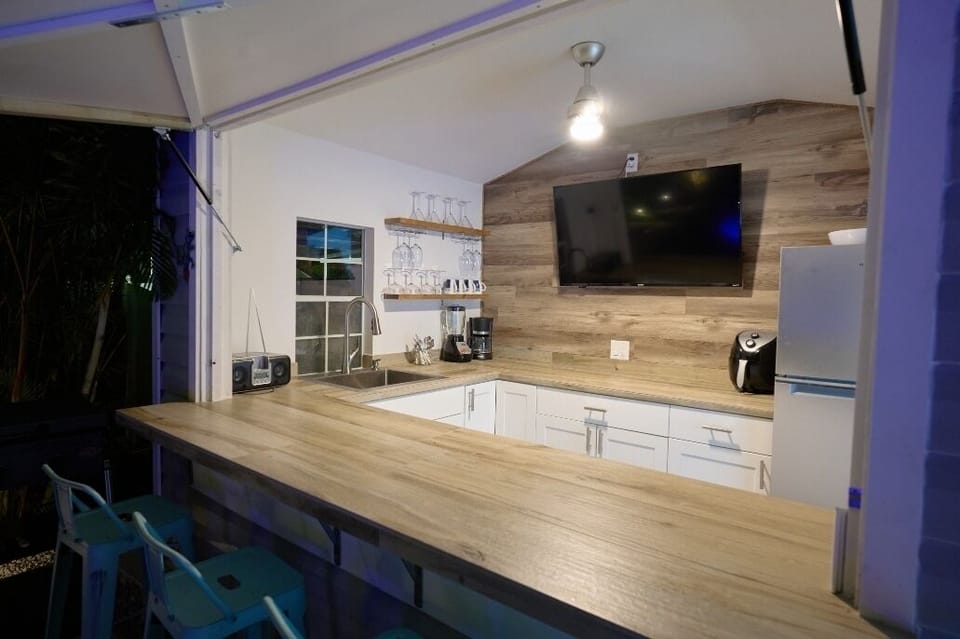 BAR  - KITCHEN INTERIOR