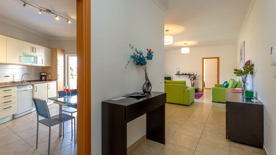Entrance hallway leads on to lounge and kitchen 
