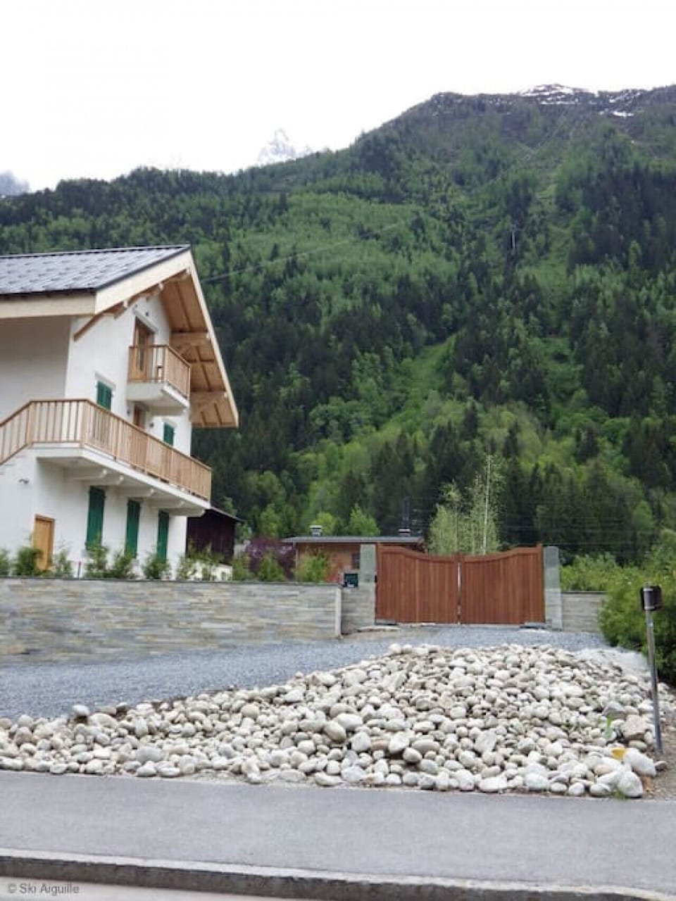 Free parking and secure, 3 minute walk from Chamonix Centre