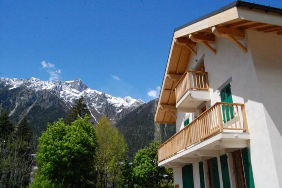 Our Stunning Penthouse Apartment with shared garden and free parking