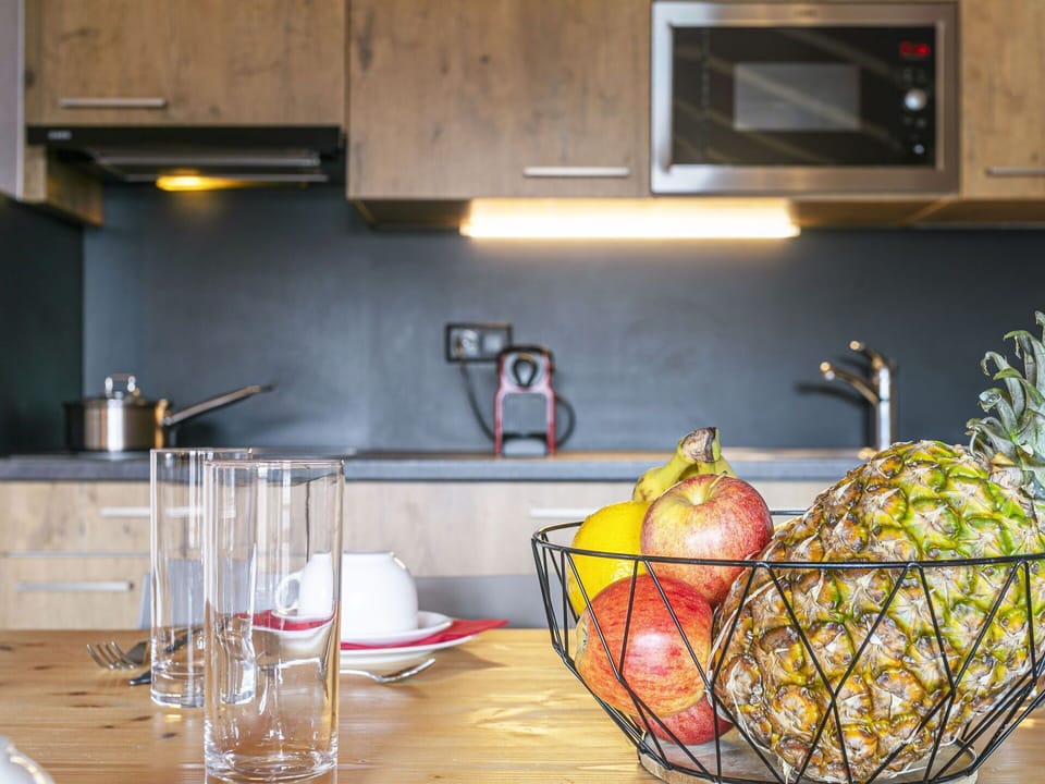 Property, Countertop, Tableware, Cabinetry, Interior Design, Kitchen, Lighting, Wood, Floor, Wall