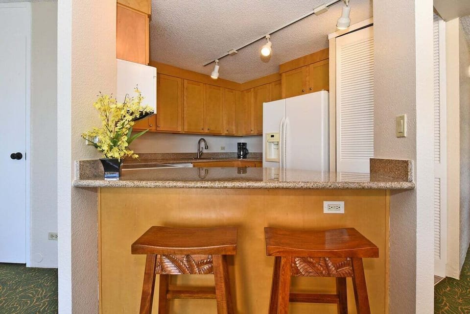 Kitchen counter bar stools perfect for quick breakfast