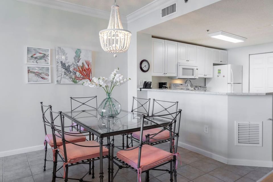 Dining Area - The spacious dining area features a table with seating for 6 and is the perfect space for spending time together with your group.