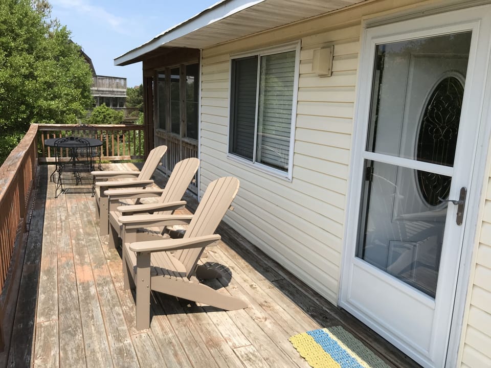 front deck..This is an old photo. The deck is brand new but same design. 